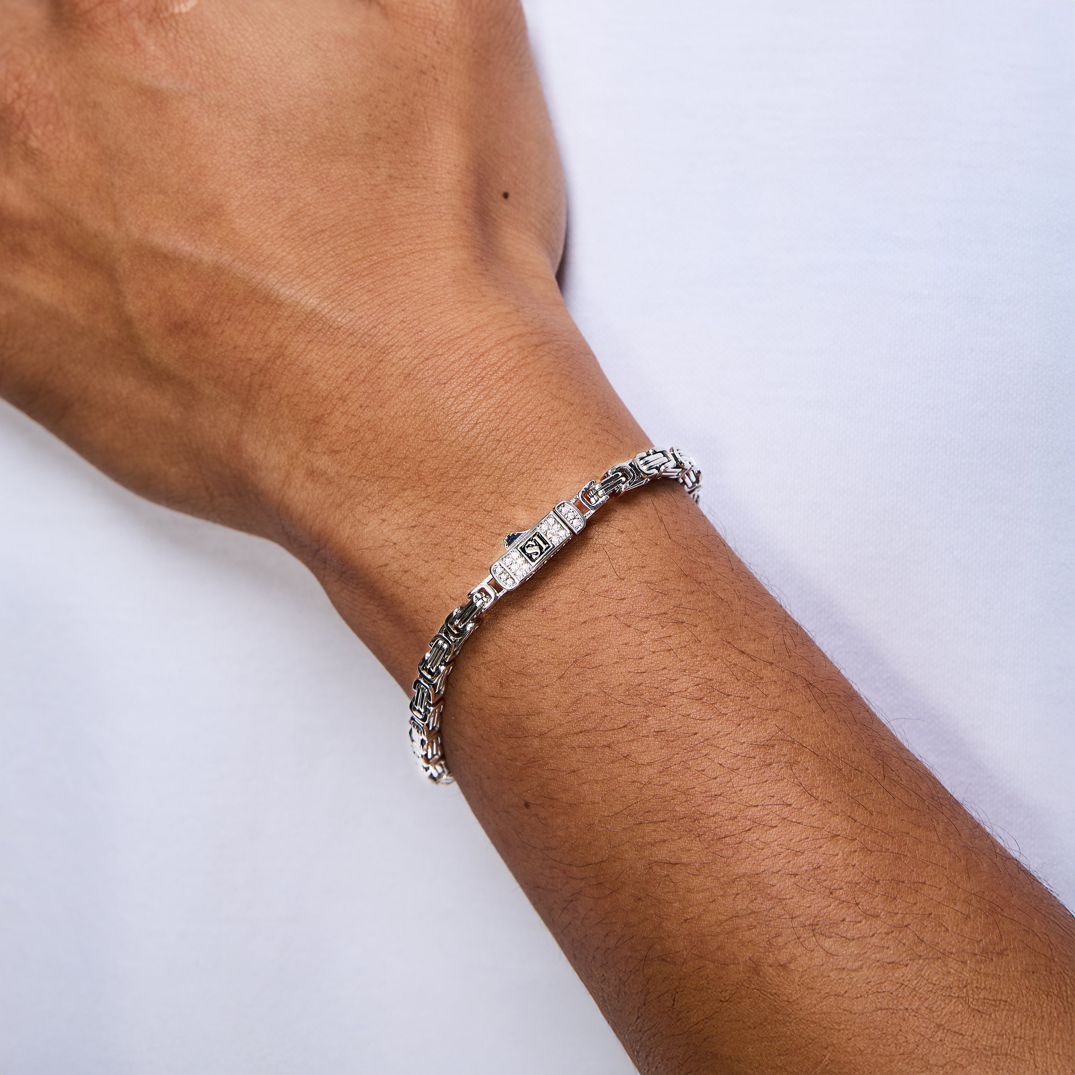 Royal 4mm Diamond Clasp Bracelet in White Gold