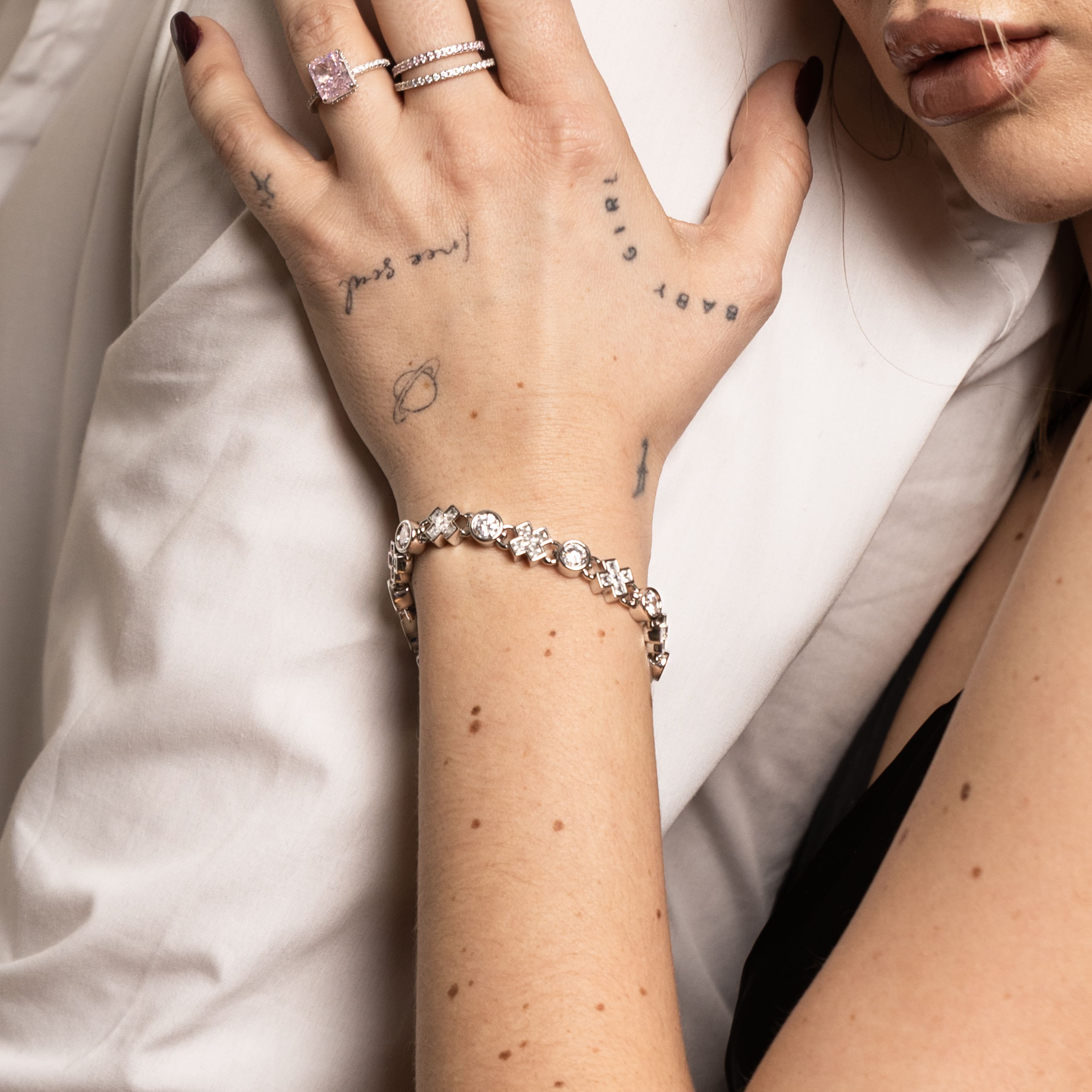 Diamond XOXO Link Bracelet 8mm White Gold