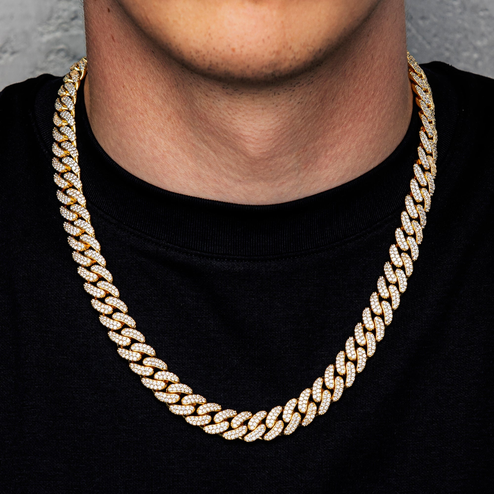 Chaîne à maillons cubains en or 12 mm avec diamants de qualité supérieure