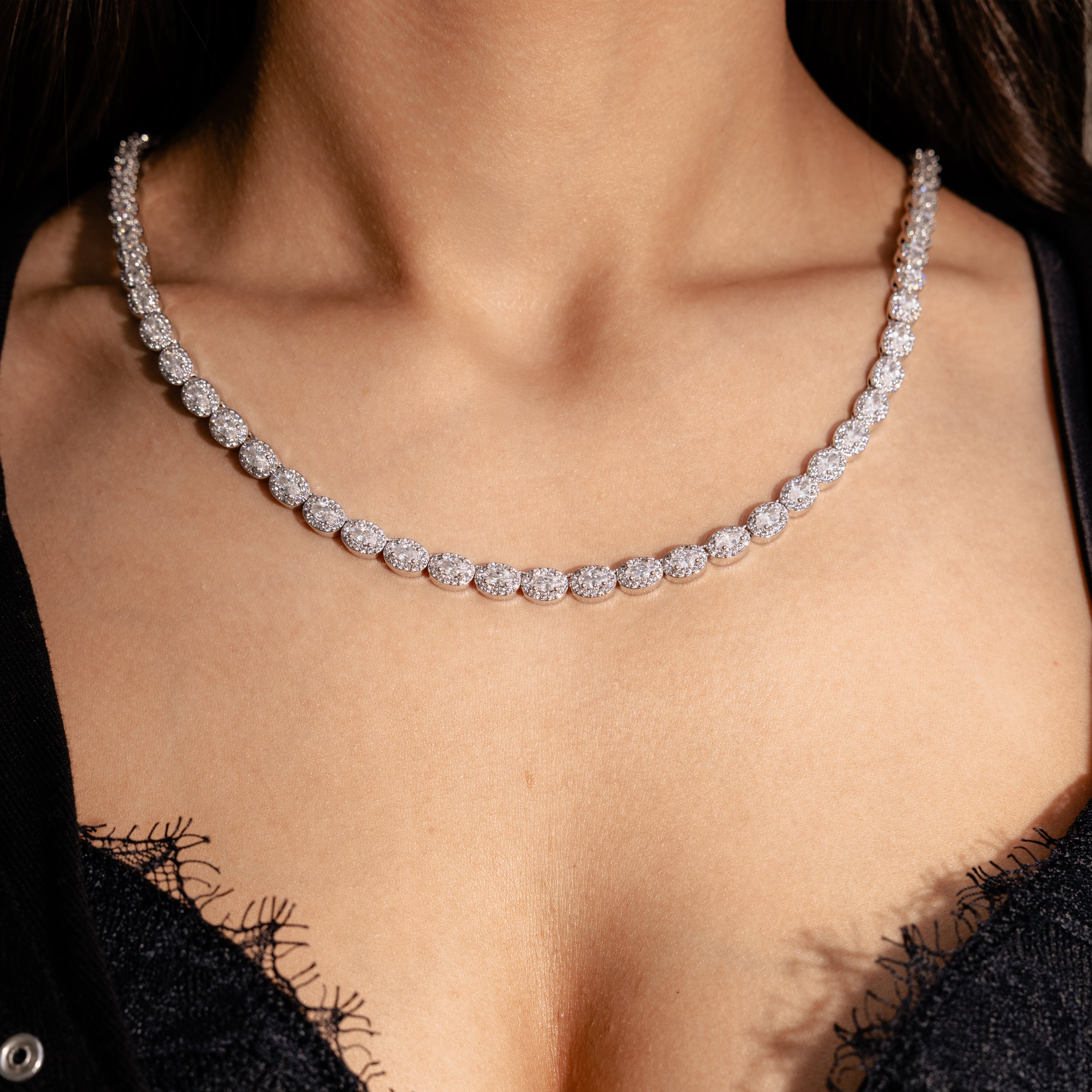 Chaîne de tennis ovale à grappes de 6 mm en or blanc