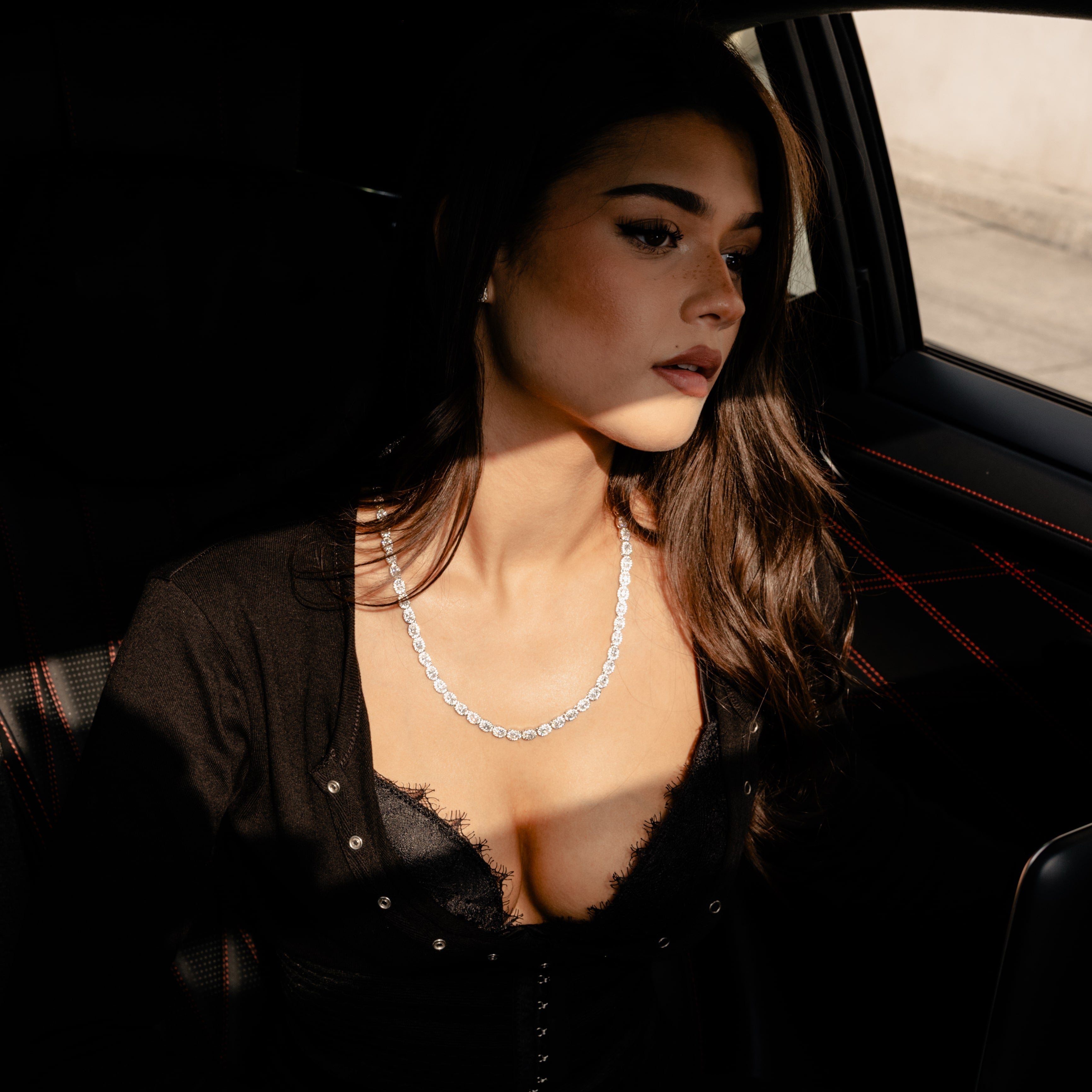 Chaîne de tennis ovale à grappes de 6 mm en or blanc