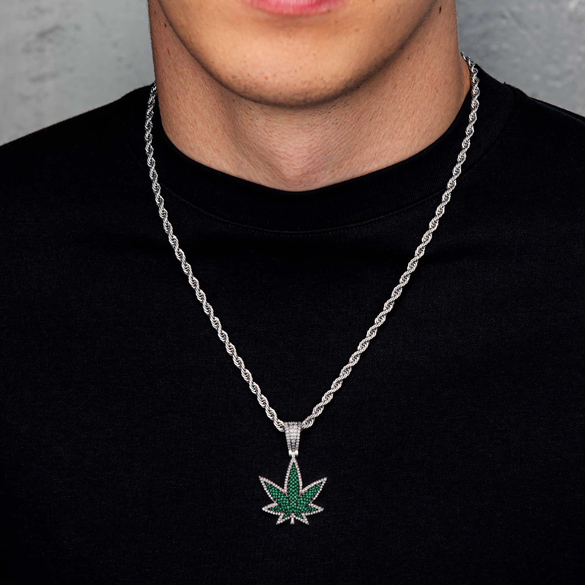 Pendentif Ganja en or blanc et diamant