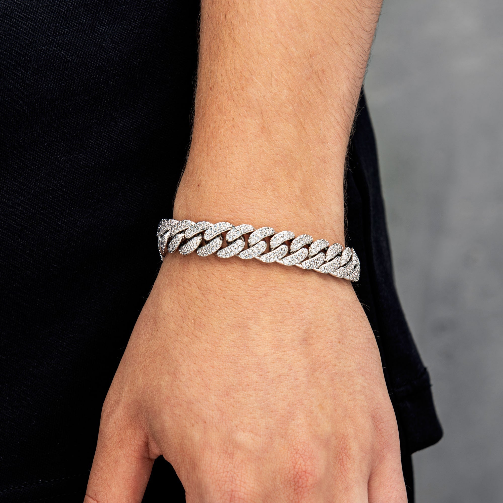 Bracelet à maillons cubains en or blanc 12 mm avec diamants de qualité supérieure