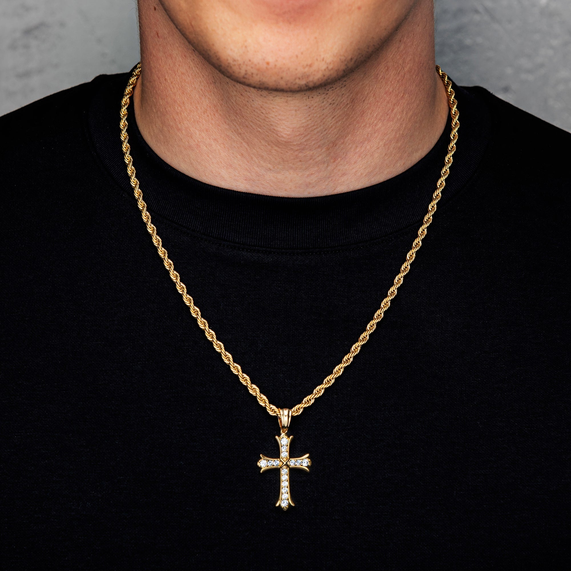 Pendentif Croix Aiguisée en Or